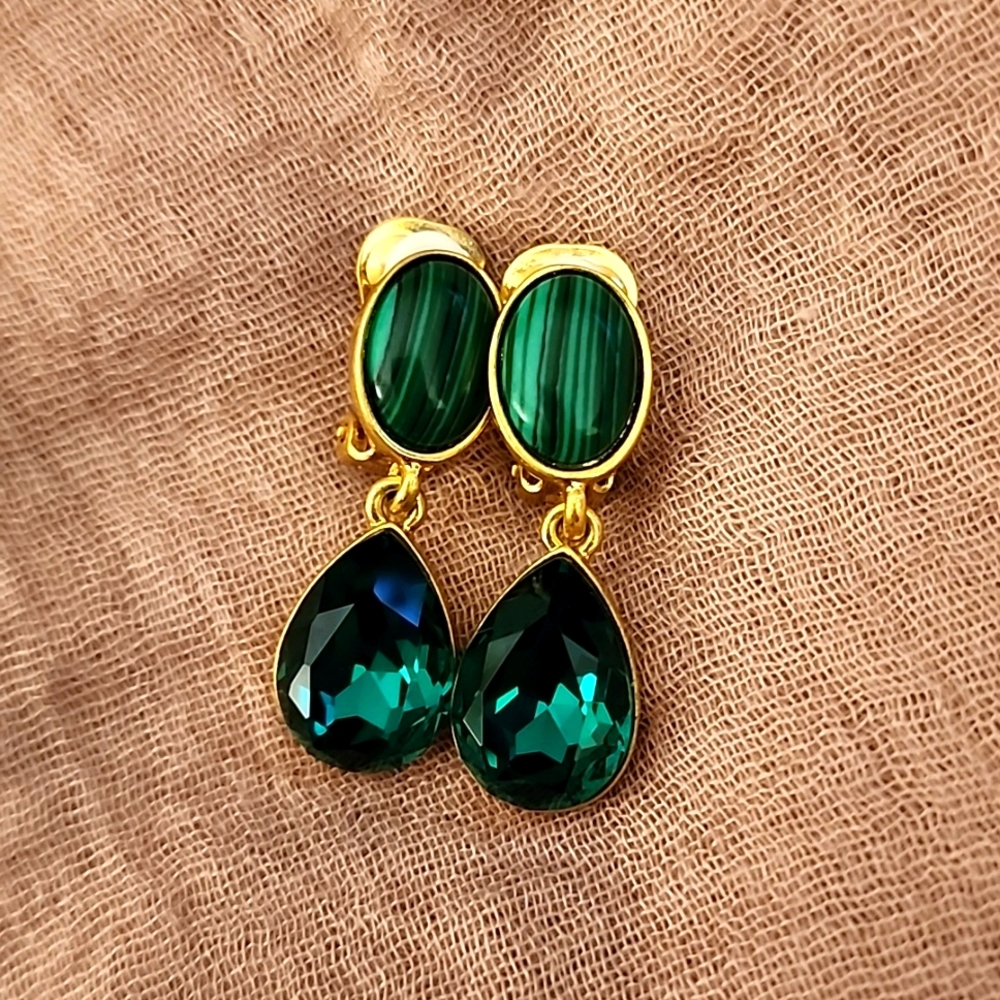 Oscar de la Renta Teardrop Malachite Emerald Green Earrings Gold Plated Clip On